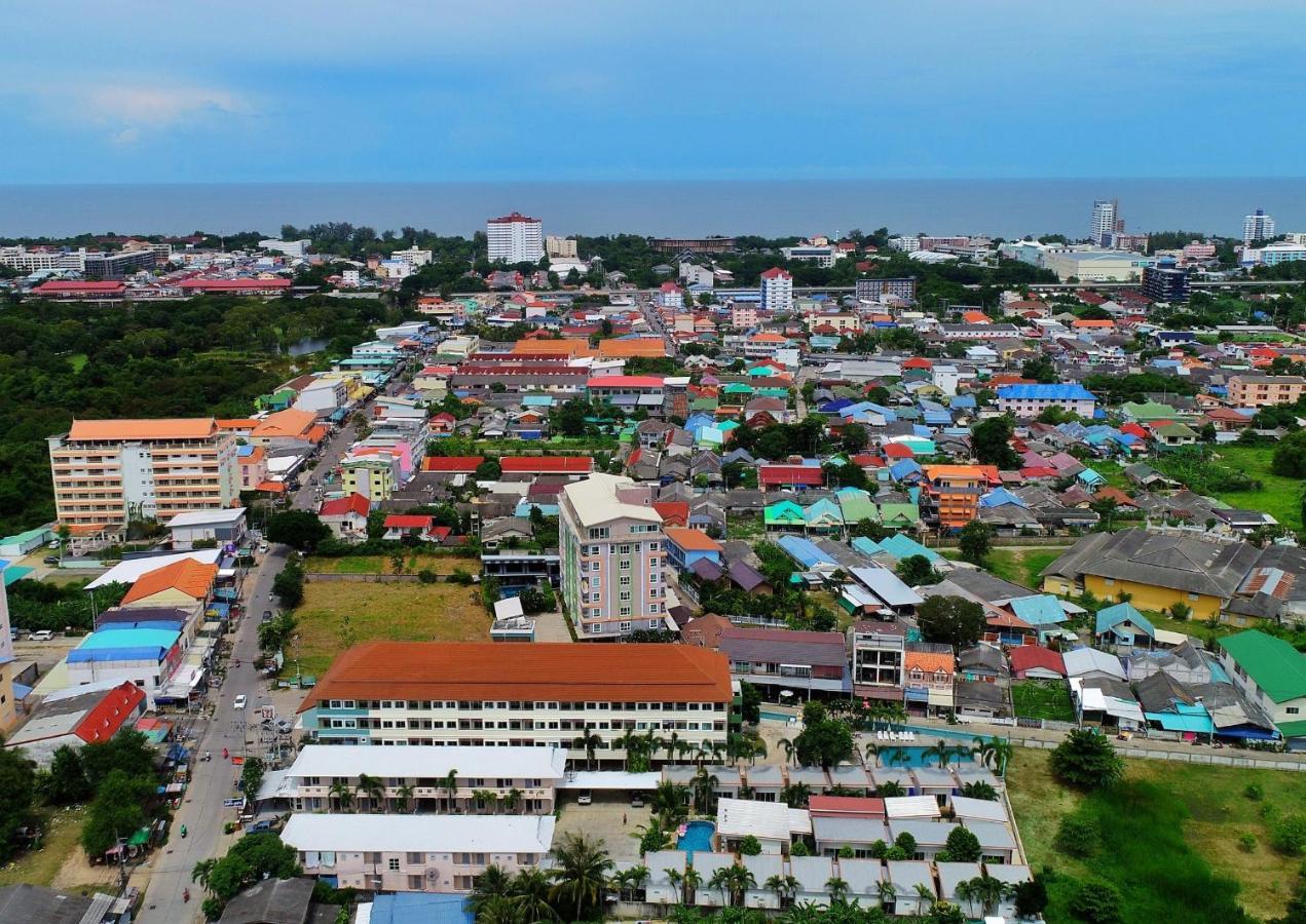 Baanloksouylokchay Hotel Hua Hin Bagian luar foto